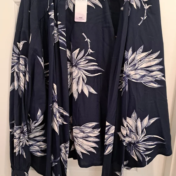 Floral Navy Wrap - Picture 2 of 2